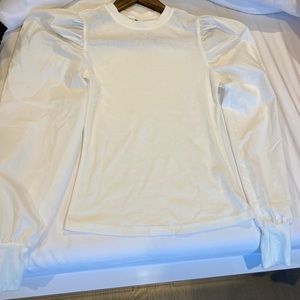 White puffed sleeves shirt! Brand new in good condition!!